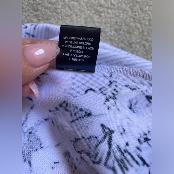 Dress size 3 USA Black top with striped and flowery color - Picture 10 of 10